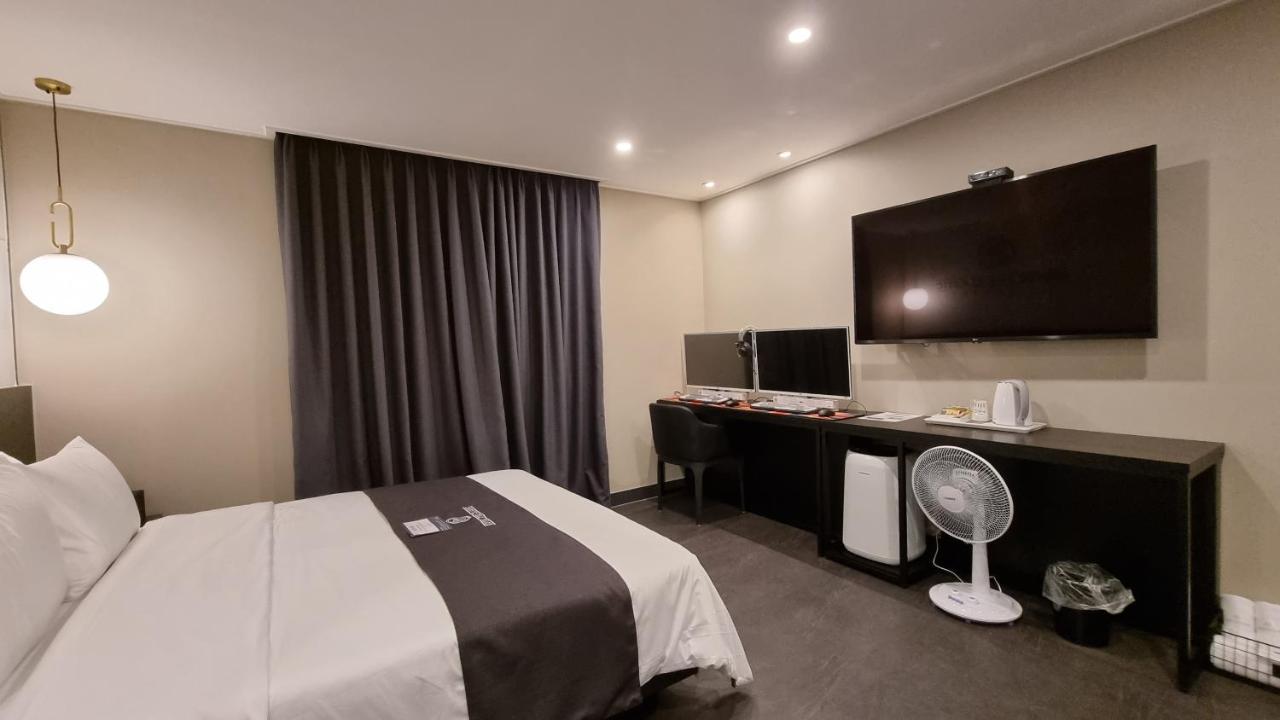 Hotel The Classic Ulsan Bagian luar foto